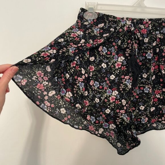 AMERICAN EAGLE AE Tulip Runner Shorts Black Pink Floral Pull On Drawstring Flowy - Picture 8 of 16